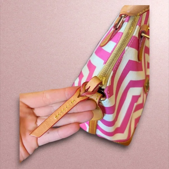 Authentic Dooney & Bourke Pink White Chevron Satchel Tote Strap Barbie Girly Y2K - Picture 9 of 16